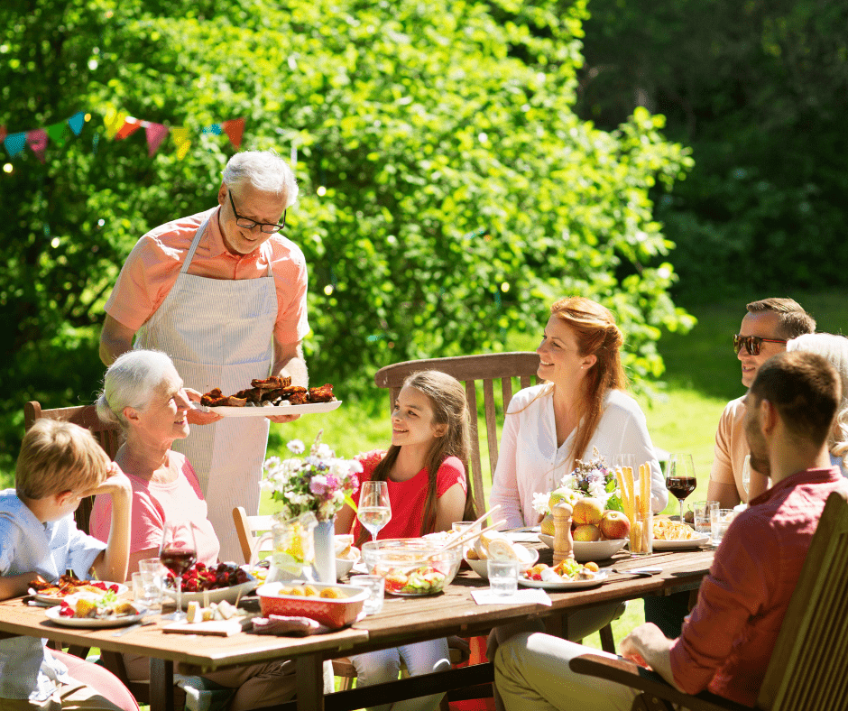 Consejos para disfrutar de una cena festiva con auxiliares auditivos