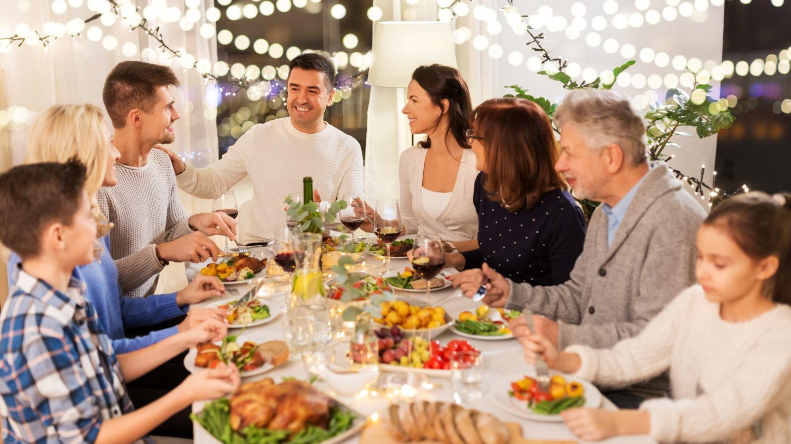 Los mejores consejos para disfrutar de una fiesta o cena con Auxiliares Auditivos.